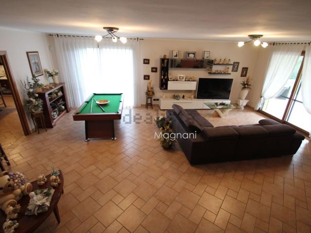 Villetta bifamiliare in vendita di 300 m² in Via Rigossa, 44