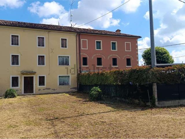 Villetta bifamiliare in vendita di 300 m² in Via Risorgimento, 14