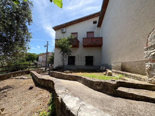 Villetta bifamiliare in vendita di 300 m² in Via Roma