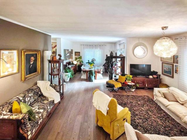 Villetta bifamiliare in vendita di 300 m² in Via S. Bertilla Boscardin, 35