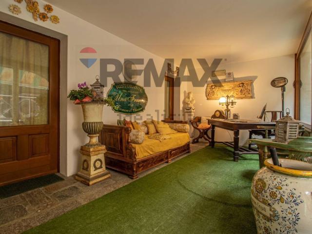 Villetta bifamiliare in vendita di 300 m² in Via Santuario d&apos Oropa, 364