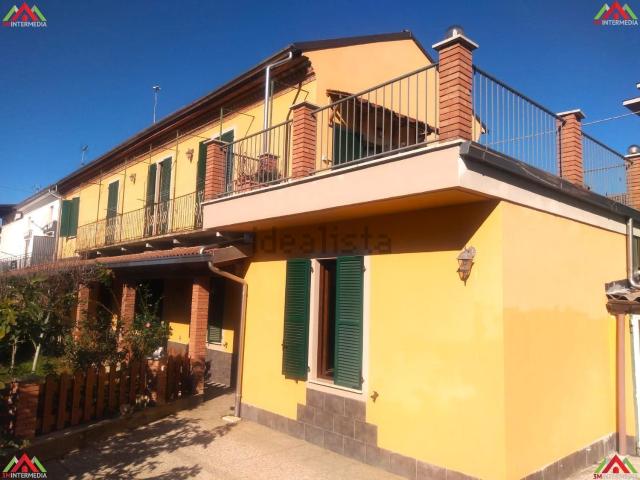 Villetta bifamiliare in vendita di 300 m² in Via SAN GIACOMO