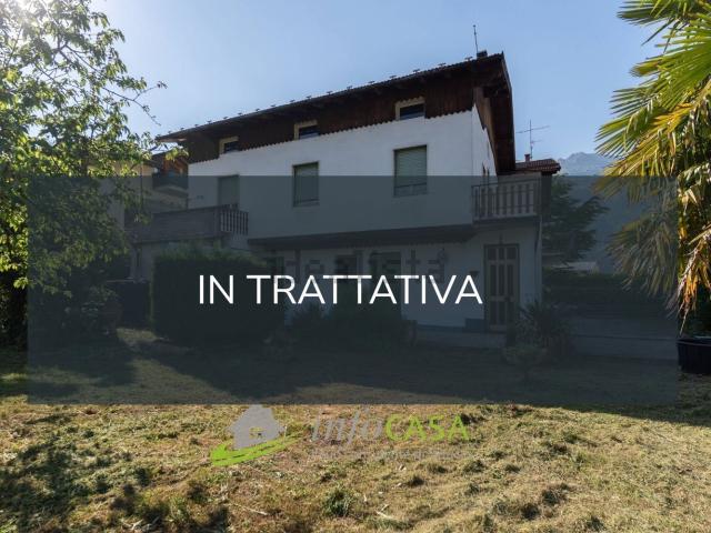 Villetta bifamiliare in vendita di 300 m² in Via San Romedio, 32