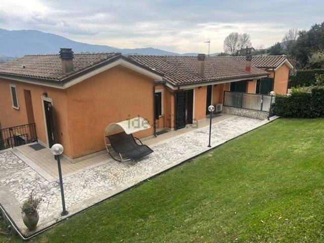 Villetta bifamiliare in vendita di 300 m² in Via Salvador Allende, 40