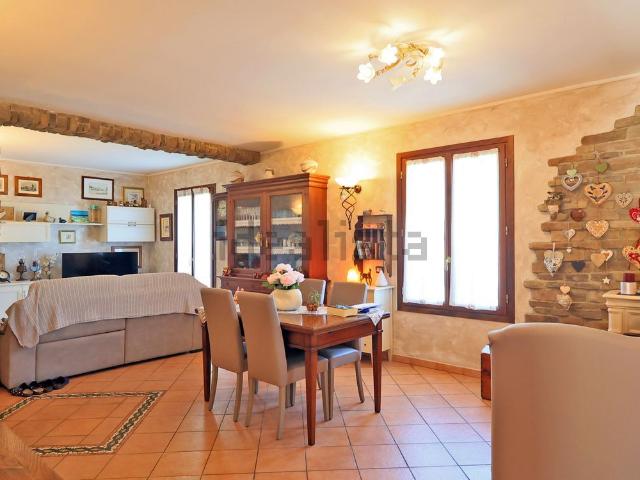 Villetta bifamiliare in vendita di 300 m² in Via Sedignano