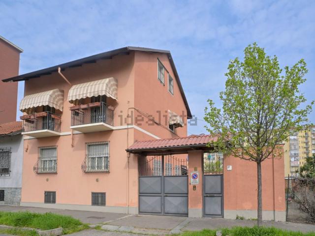 Villetta bifamiliare in vendita di 300 m² in Via Sospello, 61