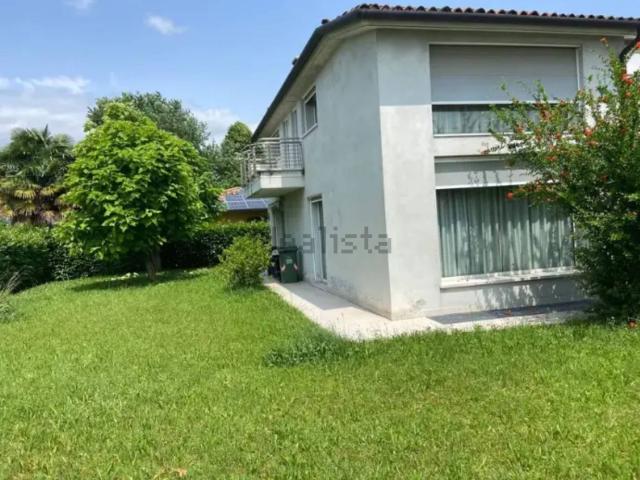 Villetta bifamiliare in vendita di 300 m² in Viale Michelangelo Grigoletti