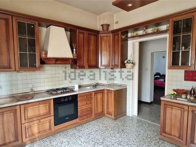 Villetta bifamiliare in vendita di 300 m² in Viale Astichello, 106