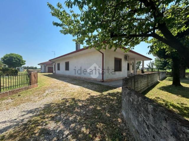 Villetta bifamiliare in vendita di 300 m²