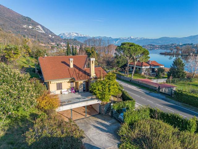 Villetta bifamiliare in vendita di 300 m²