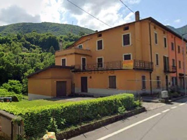 Villetta bifamiliare in vendita di 300 m²
