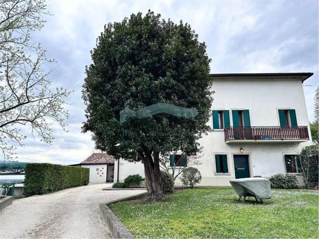 Villetta bifamiliare in vendita di 300 m²