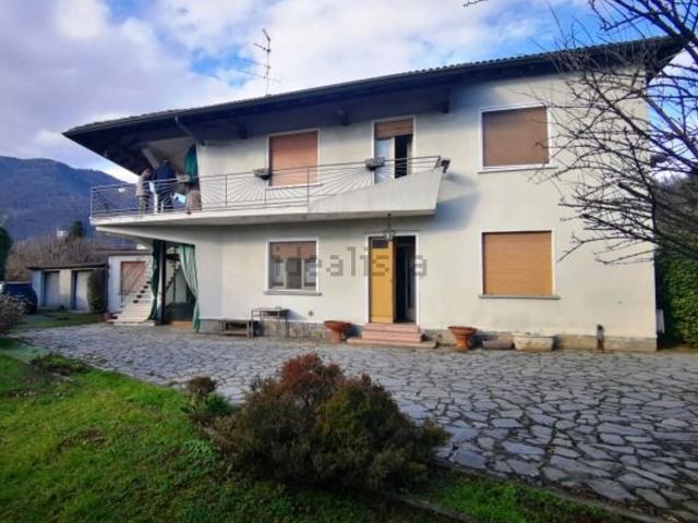 Villetta bifamiliare in vendita di 300 m²