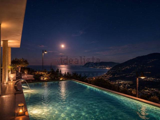 Villetta bifamiliare in vendita di 300 m²