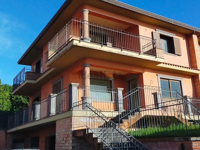 Villetta bifamiliare in vendita di 300 m²