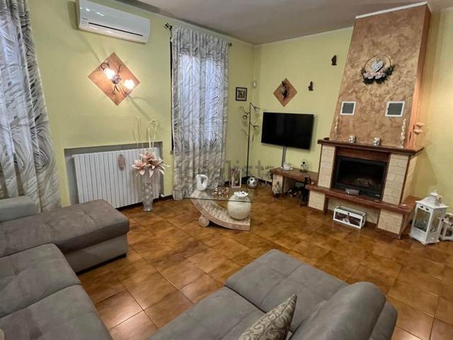 Villetta bifamiliare in vendita di 300 m²