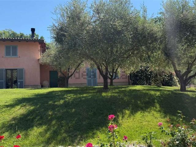 Villetta bifamiliare in vendita di 300 m²