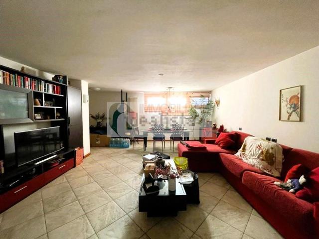 Villetta bifamiliare in vendita di 300 m²
