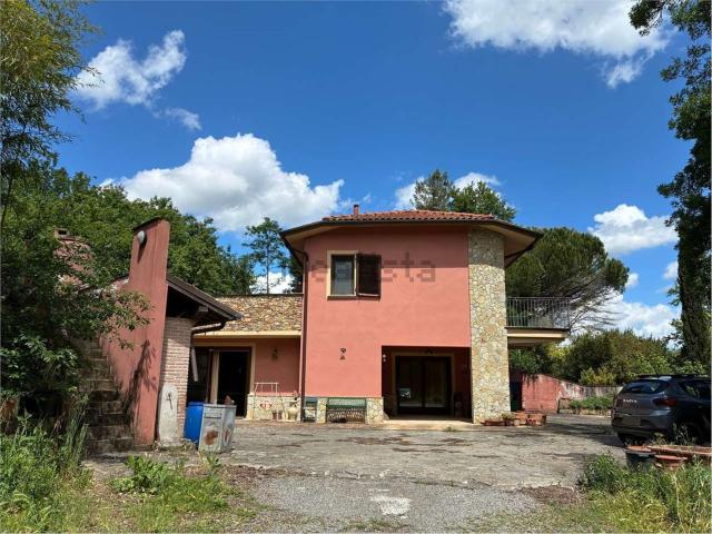 Villetta bifamiliare in vendita di 300 m²