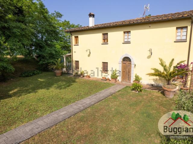 Villetta bifamiliare in vendita di 300 m²
