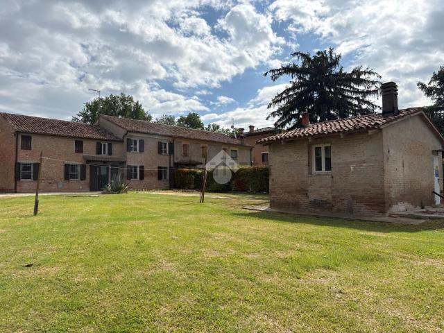 Villetta bifamiliare in vendita di 302 m² in Via Comacchio, 422