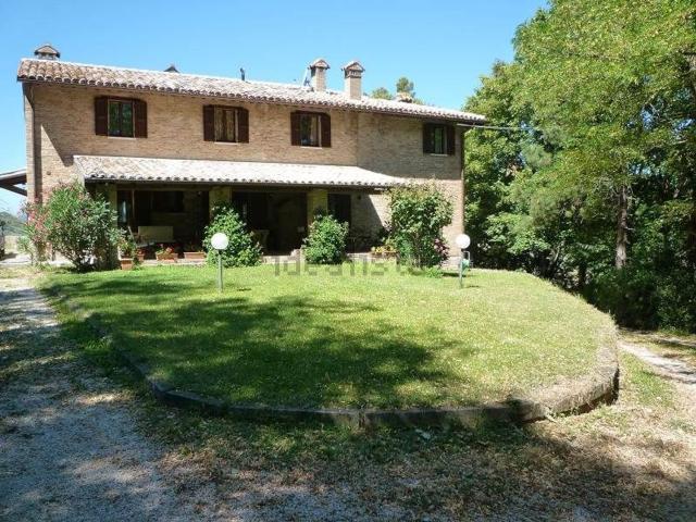 Villetta bifamiliare in vendita di 302 m² in Viale Pablo Neruda, 1