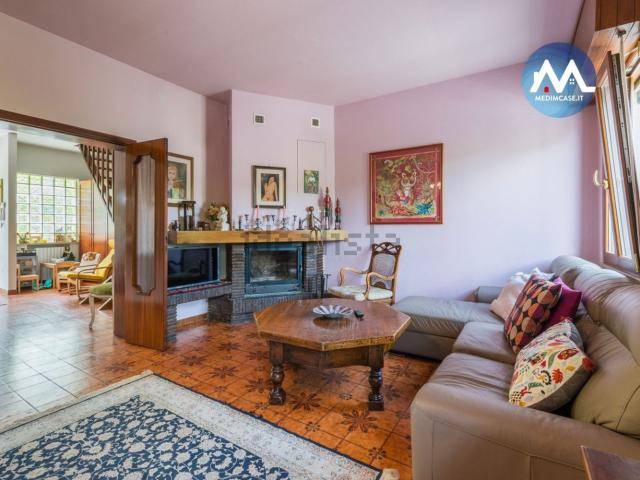 Villetta bifamiliare in vendita di 307 m² in Strada della Romagna