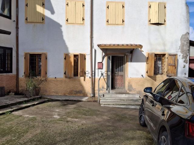 Villetta bifamiliare in vendita di 307 m² in Via Scaglia