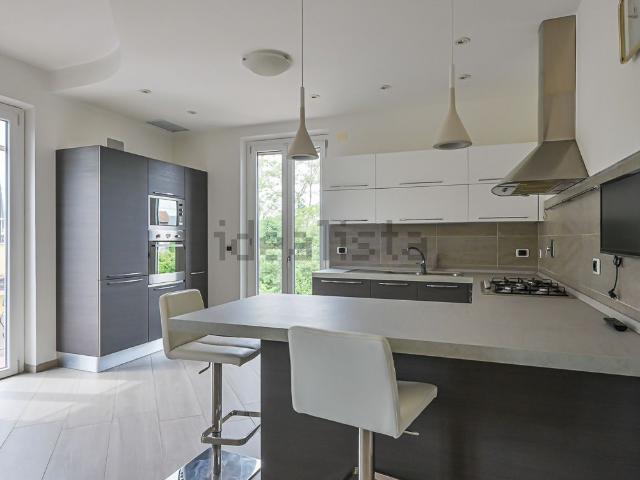 Villetta bifamiliare in vendita di 307 m²