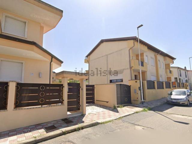 Villetta bifamiliare in vendita di 304 m² in Via Vittorio de Sica, 15