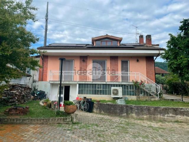 Villetta bifamiliare in vendita di 304 m² in Via dei Ranuncoli, 7