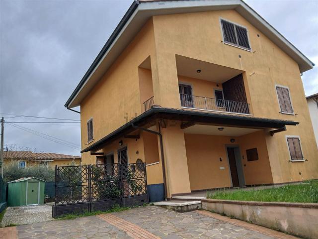 Villetta bifamiliare in vendita di 304 m²