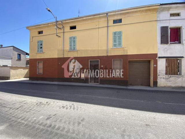 Villetta bifamiliare in vendita di 305 m² in Via V. Alfieri, 40