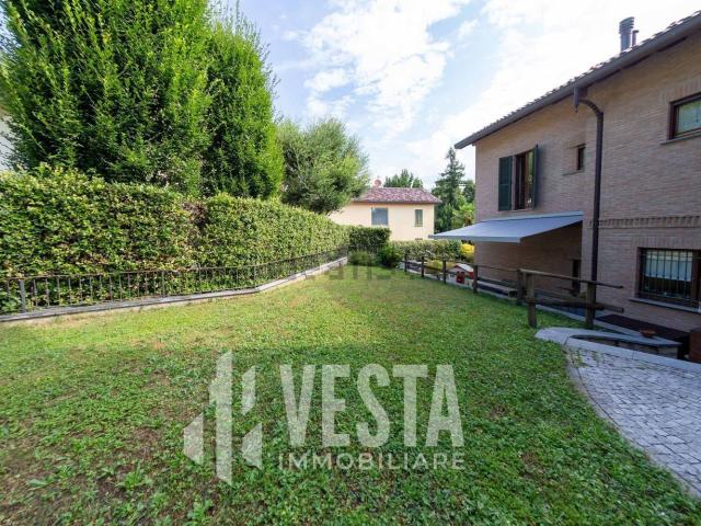 Villetta bifamiliare in vendita di 305 m² in Via alla Pineta