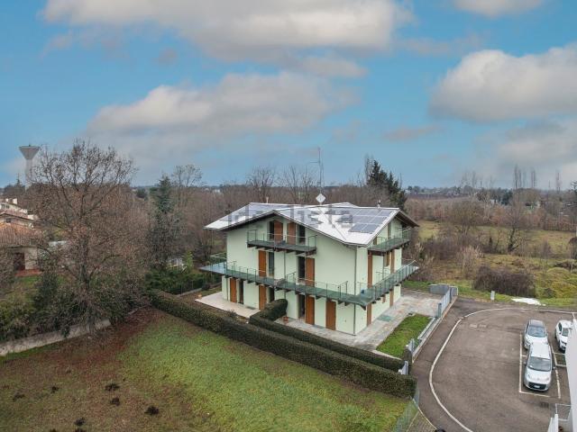 Villetta bifamiliare in vendita di 305 m² in Via Fratelli Giovannini