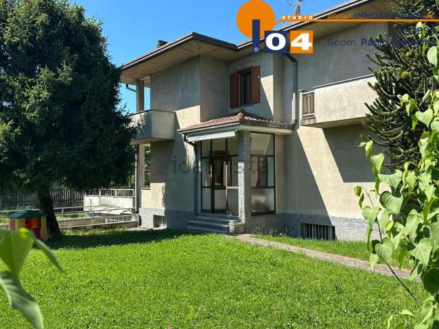 Villetta bifamiliare in vendita di 305 m² in Via Pordenone