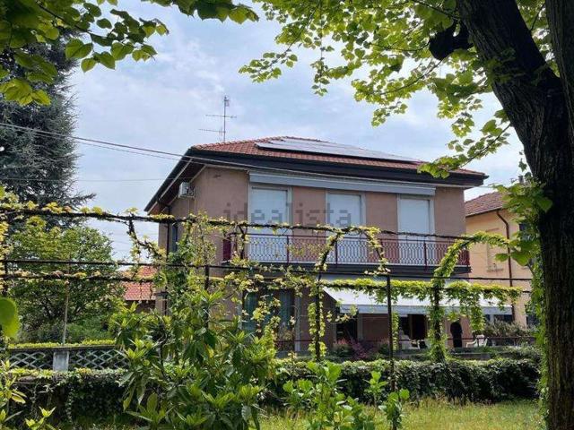 Villetta bifamiliare in vendita di 306 m² in Via Camillo Benso Conte di Cavour