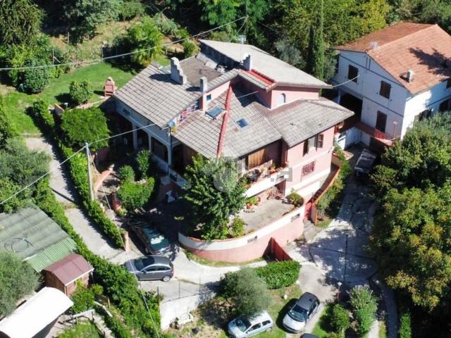Villetta bifamiliare in vendita di 308 m² in Via Fagno, 67