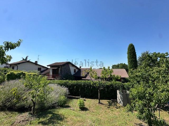 Villetta bifamiliare in vendita di 309 m² in Via Trefaldina, 14