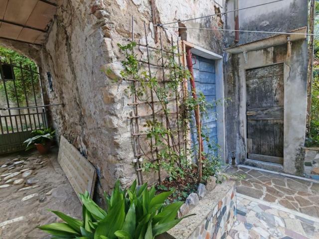 Villetta bifamiliare in vendita di 30 m² in Via Giuseppe Silicani