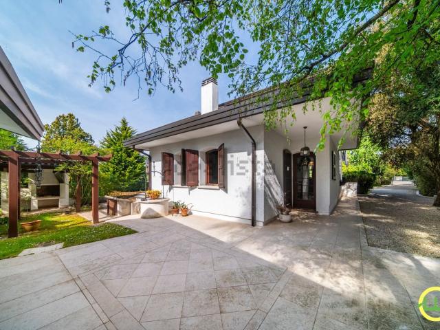 Villetta bifamiliare in vendita di 313 m² in Via Corva, 95
