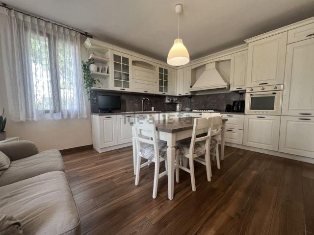 Villetta bifamiliare in vendita di 310 m² in Via Caselle, 155