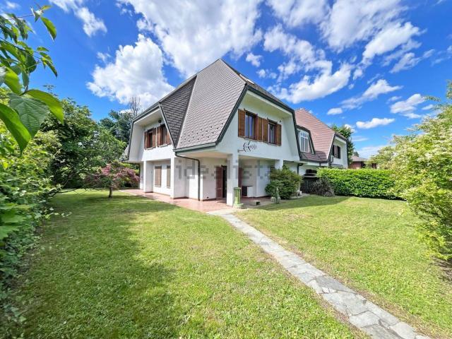 Case e ville in vendita di 310 m² in Via Debouchè, 45