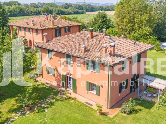 Villetta bifamiliare in vendita di 310 m² in Via Fiumana Sinistra