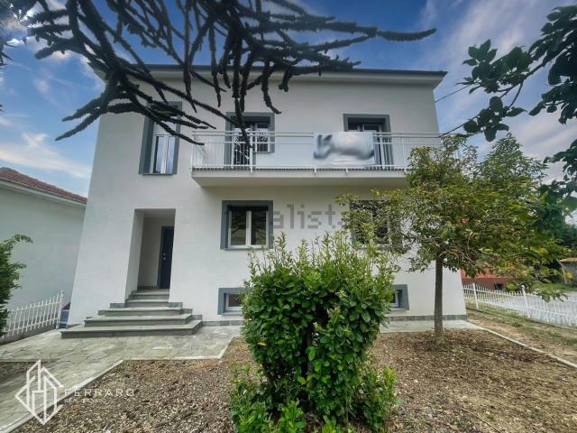 Villetta bifamiliare in vendita di 310 m² in Via Fornaci