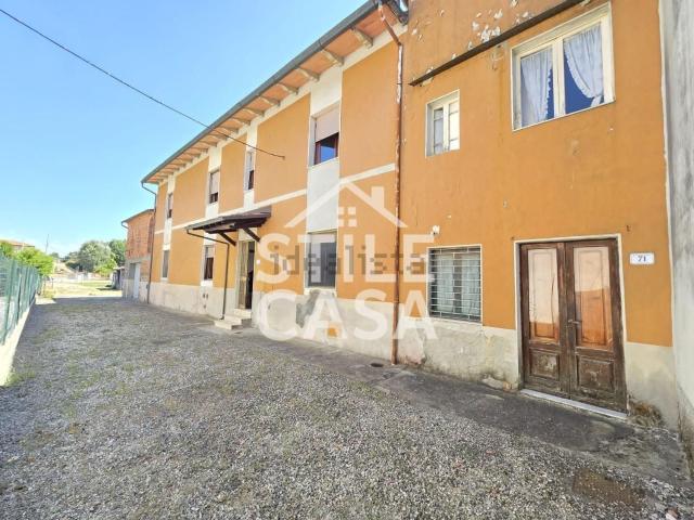 Villetta bifamiliare in vendita di 310 m² in Via Martiri della Libertà