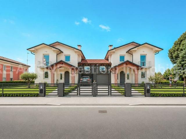 Villetta bifamiliare in vendita di 310 m² in Via Roma Santa Maria, 5