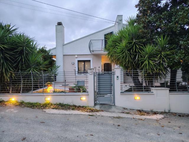 Villetta bifamiliare in vendita di 310 m² in Via Sant&apos  Egidio