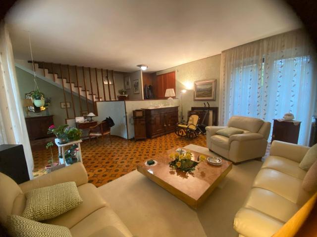 Villetta bifamiliare in vendita di 310 m²
