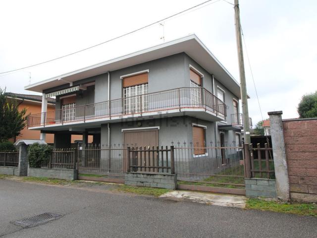 Villetta bifamiliare in vendita di 311 m² in Via Bracciano, 73